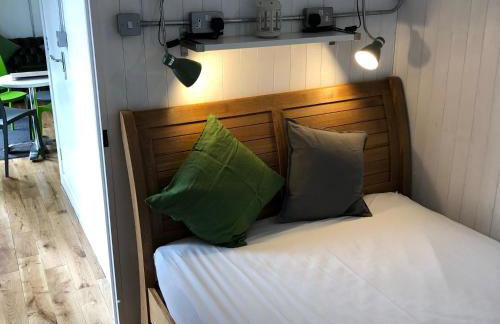 Green CargoPod at Lee Wick Farm Cottages & Glamping - Foto 11