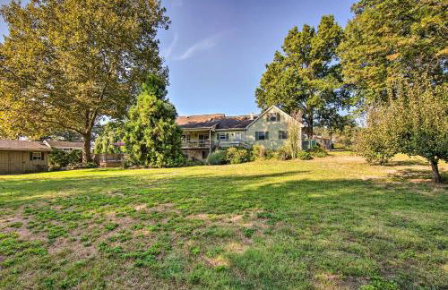 Amish Country Apartment with Cozy Fireplace! - Foto 29