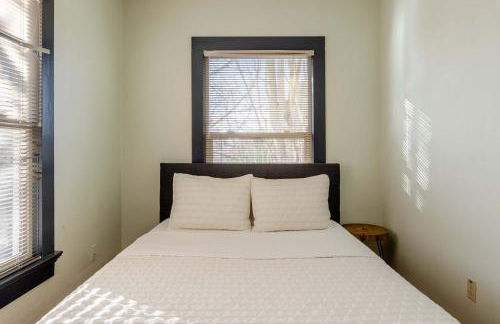 Stay Portland - Portland Classic - Walk to Local Coffee & Food - Photo 9