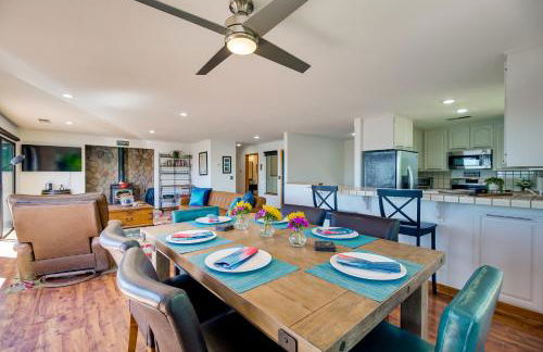 Idyllic Kelseyville Home with 2 Decks and Views! - Foto 2