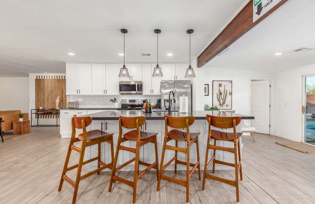 The Melrose ASU Pool Workspace Firepit - Photo 12