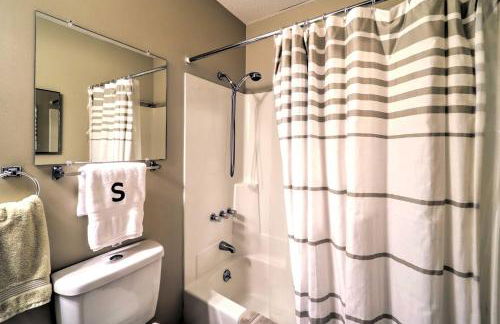 Pool and Lake Access Mtn-View Cottage in Newland - Foto 15