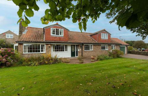 Hot Tub Free Parking 5 Bedroom Large Space - Photo 31