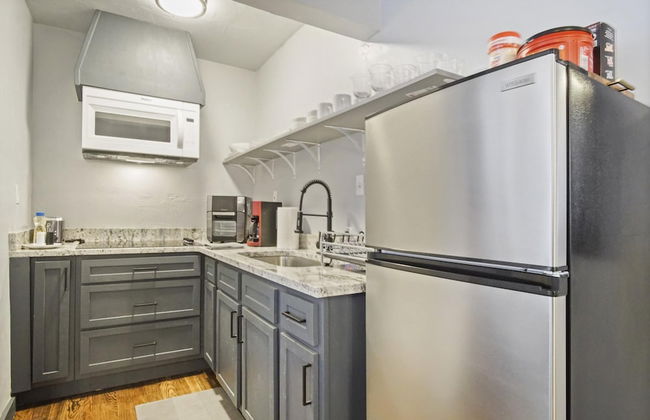 3-story 6-bedroom 4 Bathrooms 3min-asian Dist - Photo 28