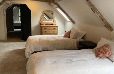 Stunning Manor Farmhouse - Photo 14