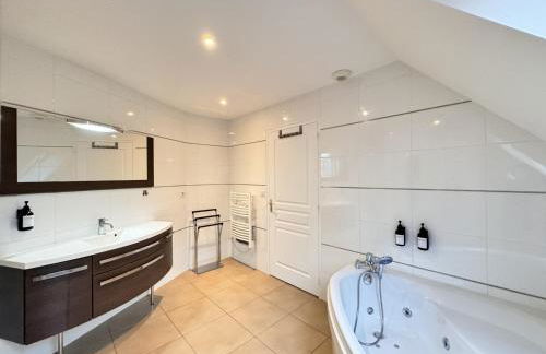 Villa Nausicaa - Circuit des 24h du Mans - Piscine - Photo 21