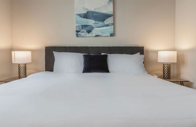 Kasa Westown Milwaukee - Photo 12