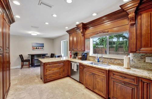 Stylish 2br 3ba with Heated Pool plus Beach Walkable - Foto 34