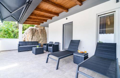 Hidden Gem Apartment - Photo 1