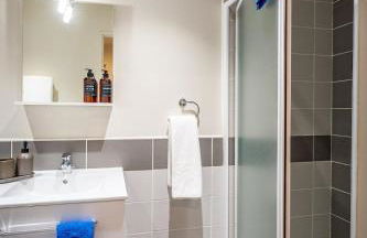 Wi-Fi - Netflix - Spacieux - Centre-ville - CASA SERENIA - Foto 16