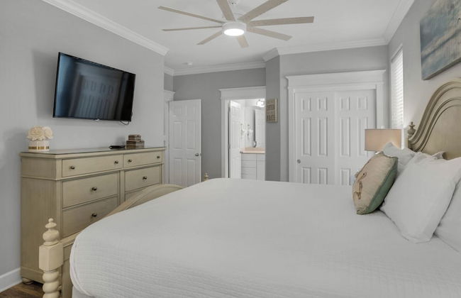 4BR Home, Private Pool, Steps From Beach, Minutes to Top Attractions - Foto 2