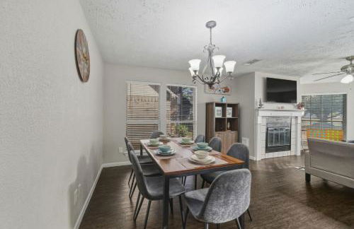 Pool Villa- Near Airport & Downtown, Fire Pit, Foosball - Foto 12