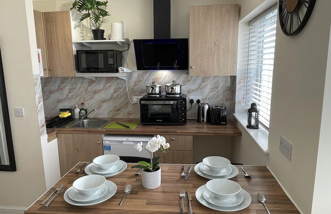 Spacious one Bedroom Apartment With Free Parking - Foto 5