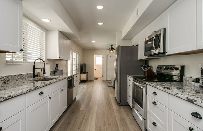 Upgraded 4-bdrm Beautiful Home W/pool! - Foto 18