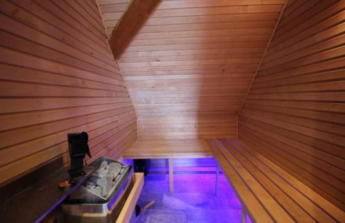 Mid-Wales Farmhouse, swimming pool, tranquil countryside views, sleeps 14 - Foto 34