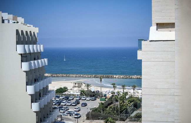 3BR SeaView Apt by the Beach by SeaNRent - Foto 47