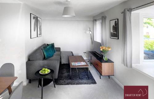 Wokingham - 2 Bed Stylish House, Central - Parking - Foto 2