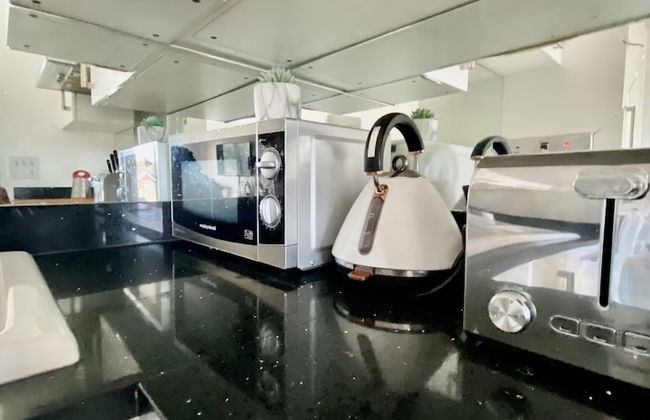 Captivating 1-bed Apartment Greater London - Foto 10