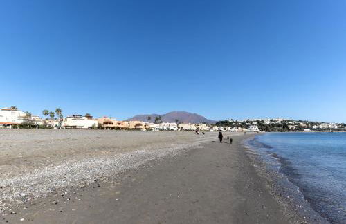 Luxury modern beachfront 3 bed gated community townhouse with pool, sun terrace, sea views close to all amenities - Photo 6