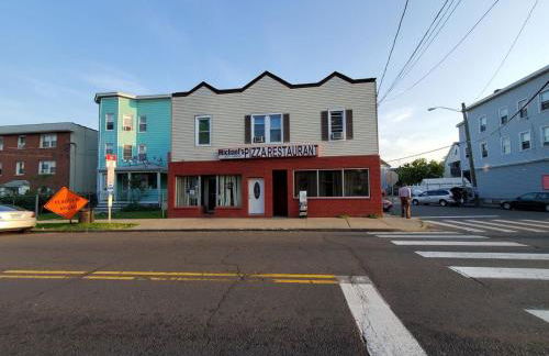 The Gold Room near downtown trains fast wifi - Photo 62