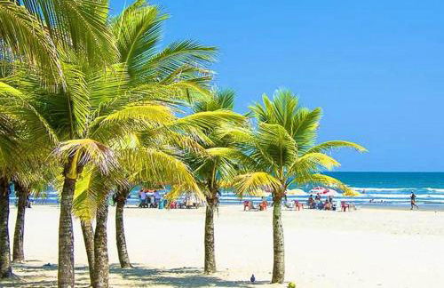 Belíssima Casa a Beira Mar com Piscina Aquecida Cobrado a Parte, 5 Quartos com Ar Condicionado, Amplo Salão de Jogos com Mesas de Bilhar e Pebolim, Amplo Espaço Externo com Churrasqueira em Deck Gourmet Coberto frente a Piscina,Tudo isso á Beira Mar - Photo 60