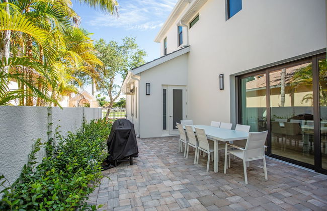 Sorrento Luxury Vacation Home: Expansive 5-Bedroom, 4.5-Bath Retreat with Private Pool, Hot Tub, and Pet-Friendly Accommodations – Just a Short Walk from Stunning Vanderbilt Beach - Foto 33