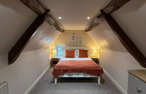 4-Bed Cottage at Famous Tuckers Grave Inn Sleeps 8 - Photo 66