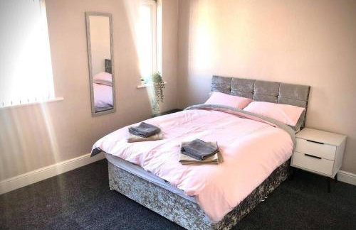 The Manchester Pad - 3BR Entire house with parking - Foto 1