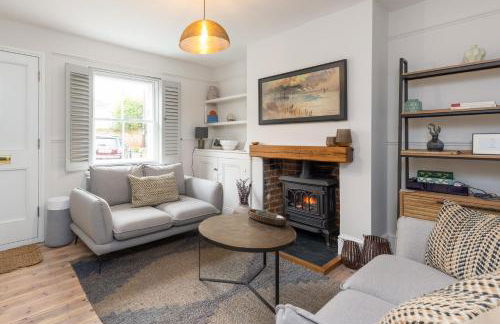 Charming 2 Bed Cottage - within city walls - free parking- garden - Foto 1