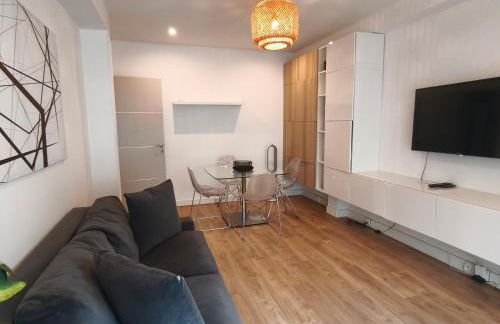 LE MIOLLIS - CENTRAL et CONFORT - WIFI- prés tansports en commun et commerces - Foto 9