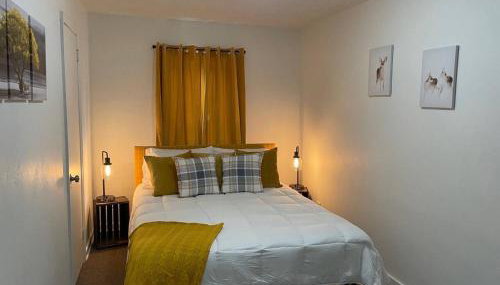 Downtown Yellow Room at Villages on Aurora - Foto 3