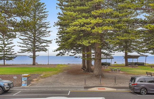 Breeze Beachfront Apartment no 1 - First Floor - Photo 12