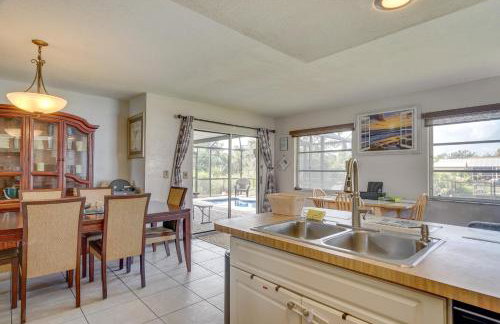Canal-Front Retreat w/ Heated Pool & Hot Tub! - Foto 11