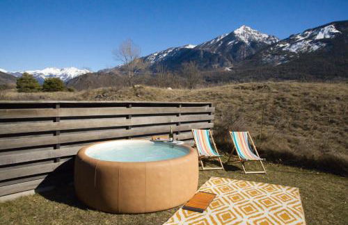 CHALET EN FUSTE, JACUZZI PRIVE, TERRASSE et VUE MONTAGNE DANS CAMPING 3 ETOILES - Foto 12