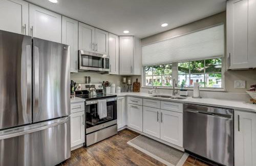 Cozy Riverside Villa - Walkable to Bars & Restaurants - Foto 9