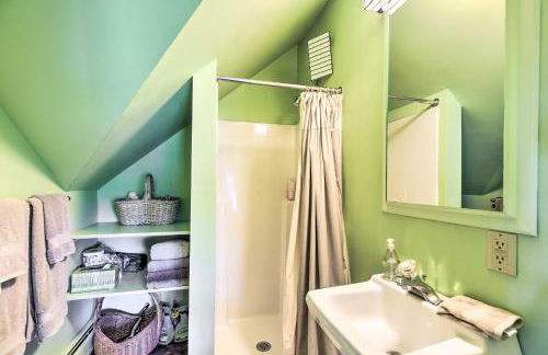 Lovely Brookfield Home with Private Deck and Views - Foto 29