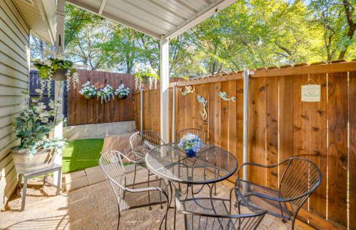 Pet-Friendly Getaway with Projector in Lake Dallas! - Foto 4