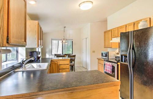 Quiet Lakefront Olympia Home with Dock on Half Acre - Foto 9