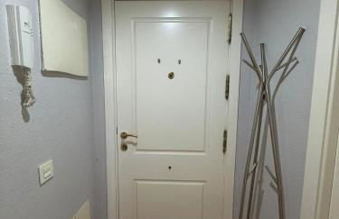 Enjoy the sun and pool in this fabulous apartment - Foto 6