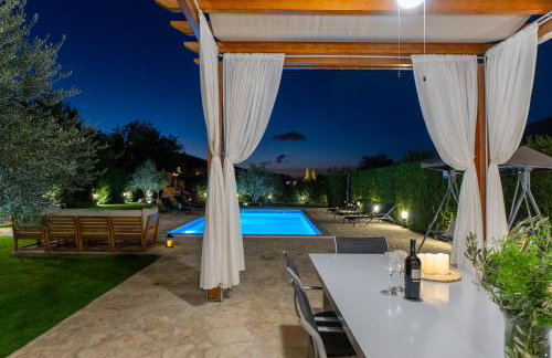 VILLA ROKO with 4 bedrooms, 32sqm heated pool - Photo 38