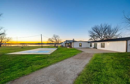 Lakefront Gem with Hot Tub and Game Room in Graford - Foto 41