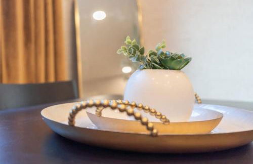 Here You Come Again by Stay Local Nashville - Foto 7