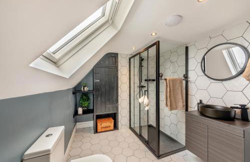 Captain's Quarters - Photo 16