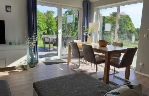 Forest View Apartments in Winterberg Sauerland - Private Garden Facing the Woods - Foto 4