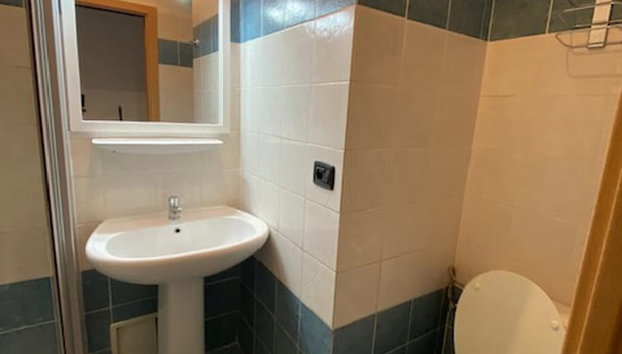 1 Bed Flat - Sleeps 2 - Pets - Smoking on Terrace - Foto 5, Casa de banho