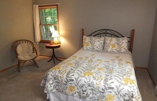 The Maple Cottage - Walk to Beach & Lake Michigan - Foto 23