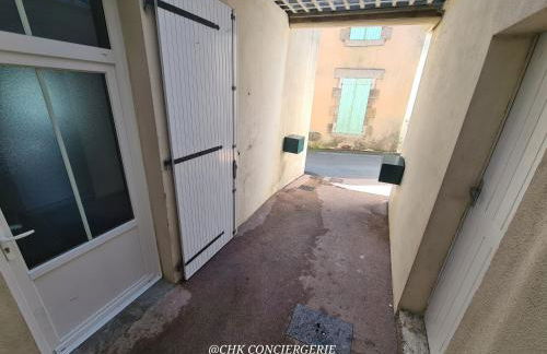 Dors Fée Duplex avec Toit-Terrasse et Salle de Jeux - Centre Bourg à 4 min du Puy duFou - Foto 32