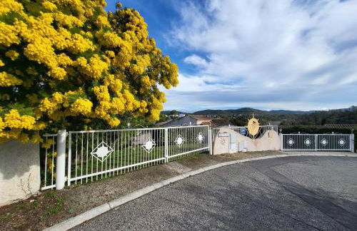 15mn de Cannes, Villa la Soleiade , Gites , type T2, clim, piscine, parking au Lac de Saint-Cassien VAR - Foto 1