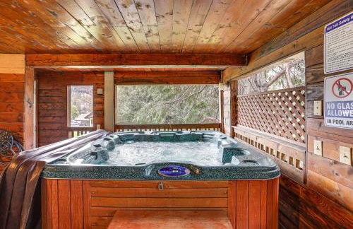 Crestline Home with Private Hot Tub Steps to Lake! - Foto 3