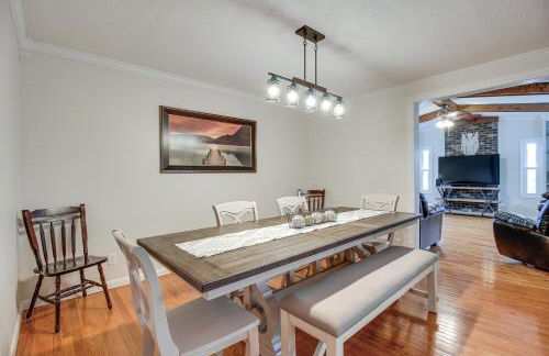 Spacious Fishing Getaway by Lake Guntersville! - Foto 8